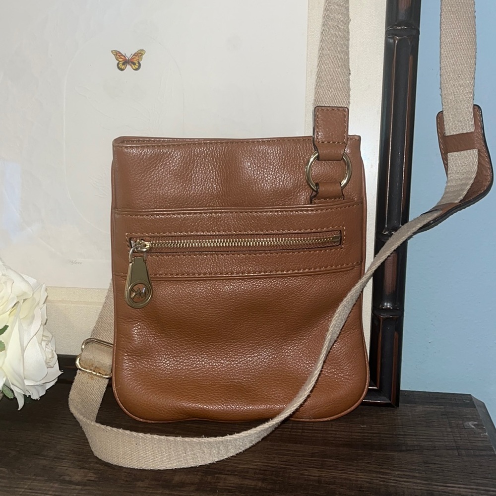 Brown Michael Kors Leather Crossbody Jet Set Flat Bag with Gold MK logo - Picture 1 of 11